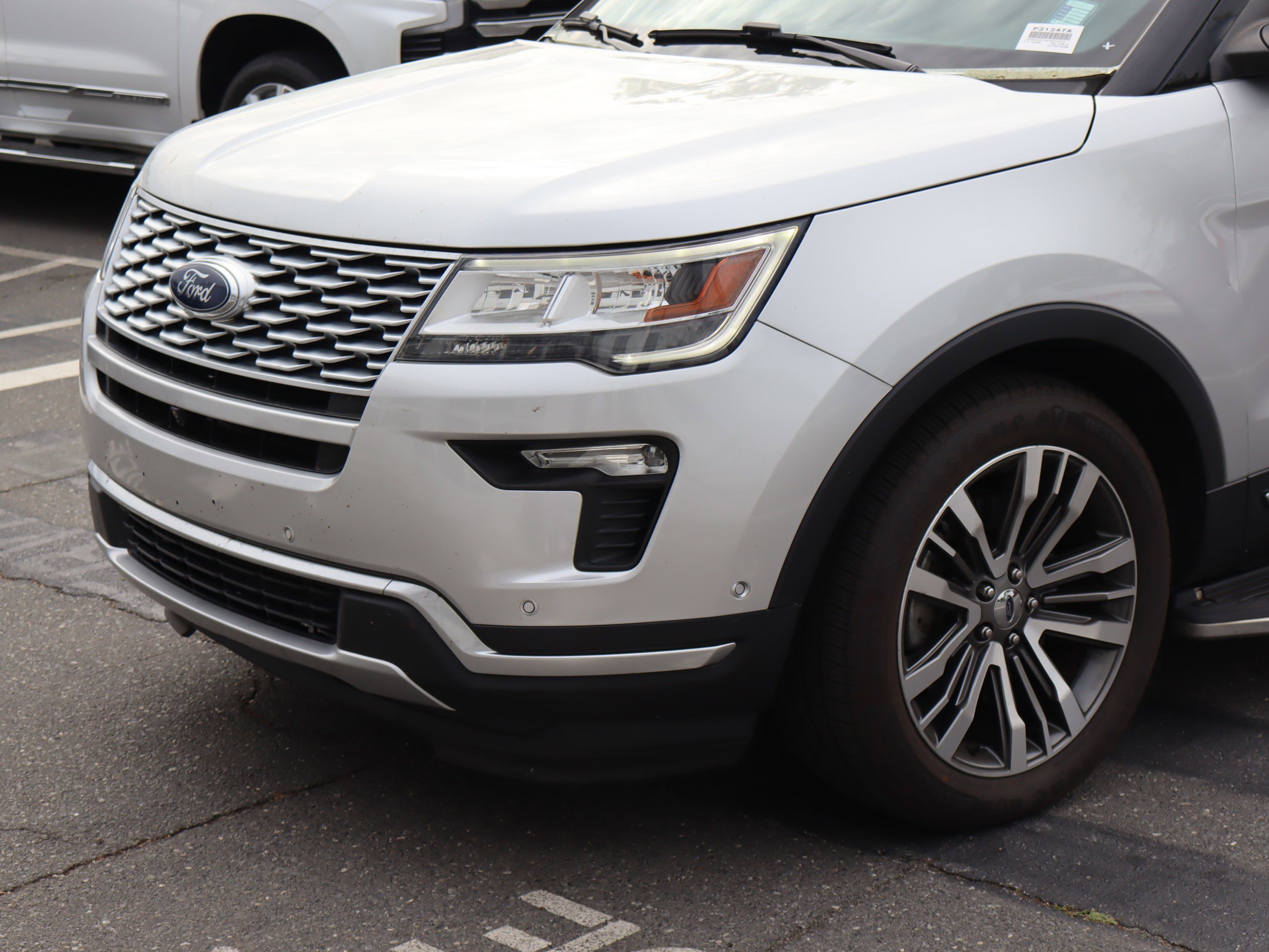 Used 2019 Ford Explorer Platinum AWD/4WD image 6