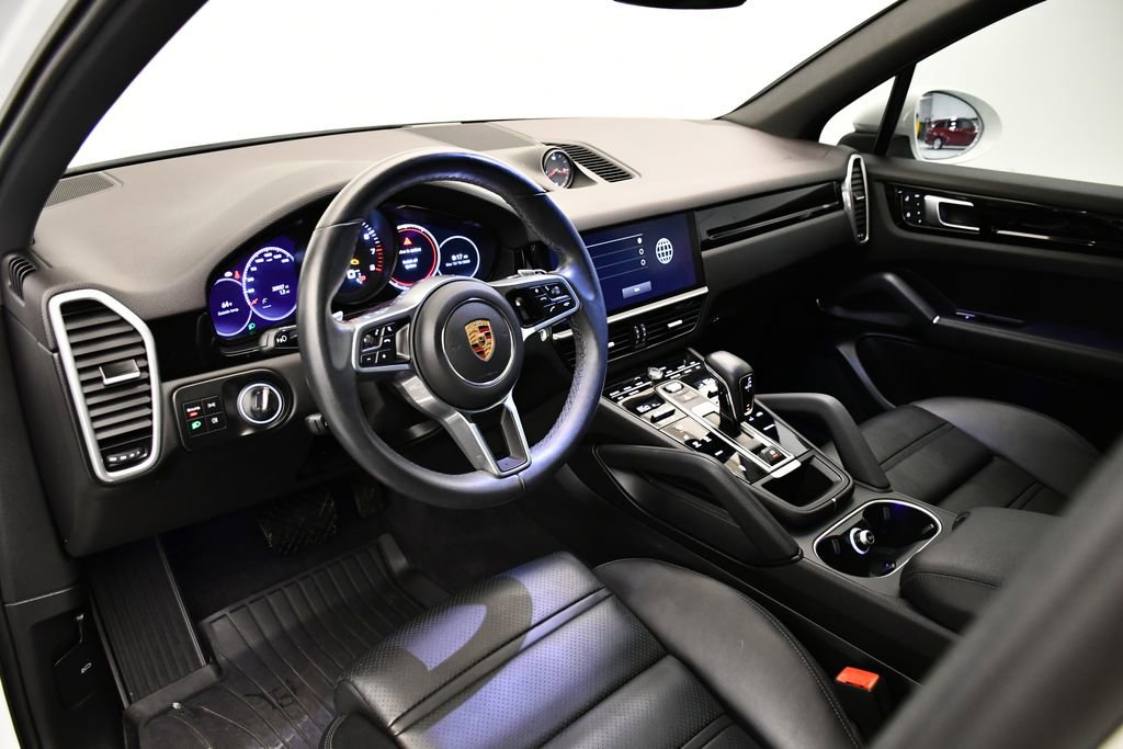 Used 2022 Porsche Cayenne image 4