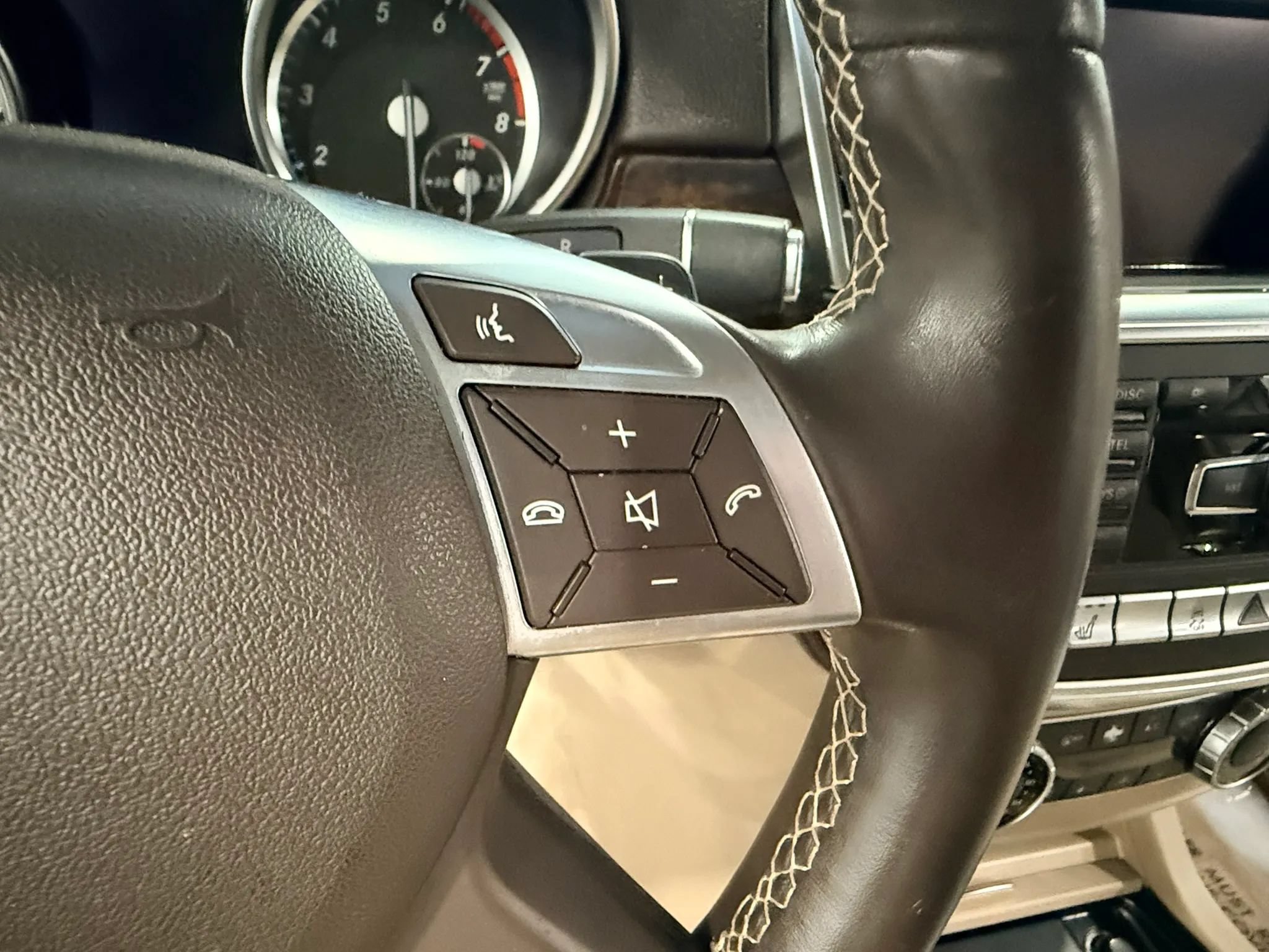 Used 2014 Mercedes-Benz GL 450 4MATIC image 22