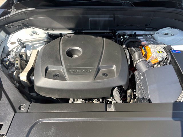 Certified 2025 Volvo XC90 T8 Plus AWD/4WD image 35