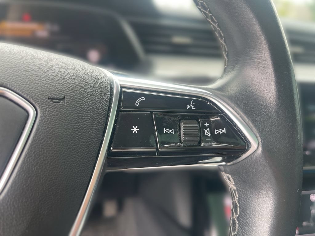 Used 2022 Audi e-tron Premium AWD/4WD image 9