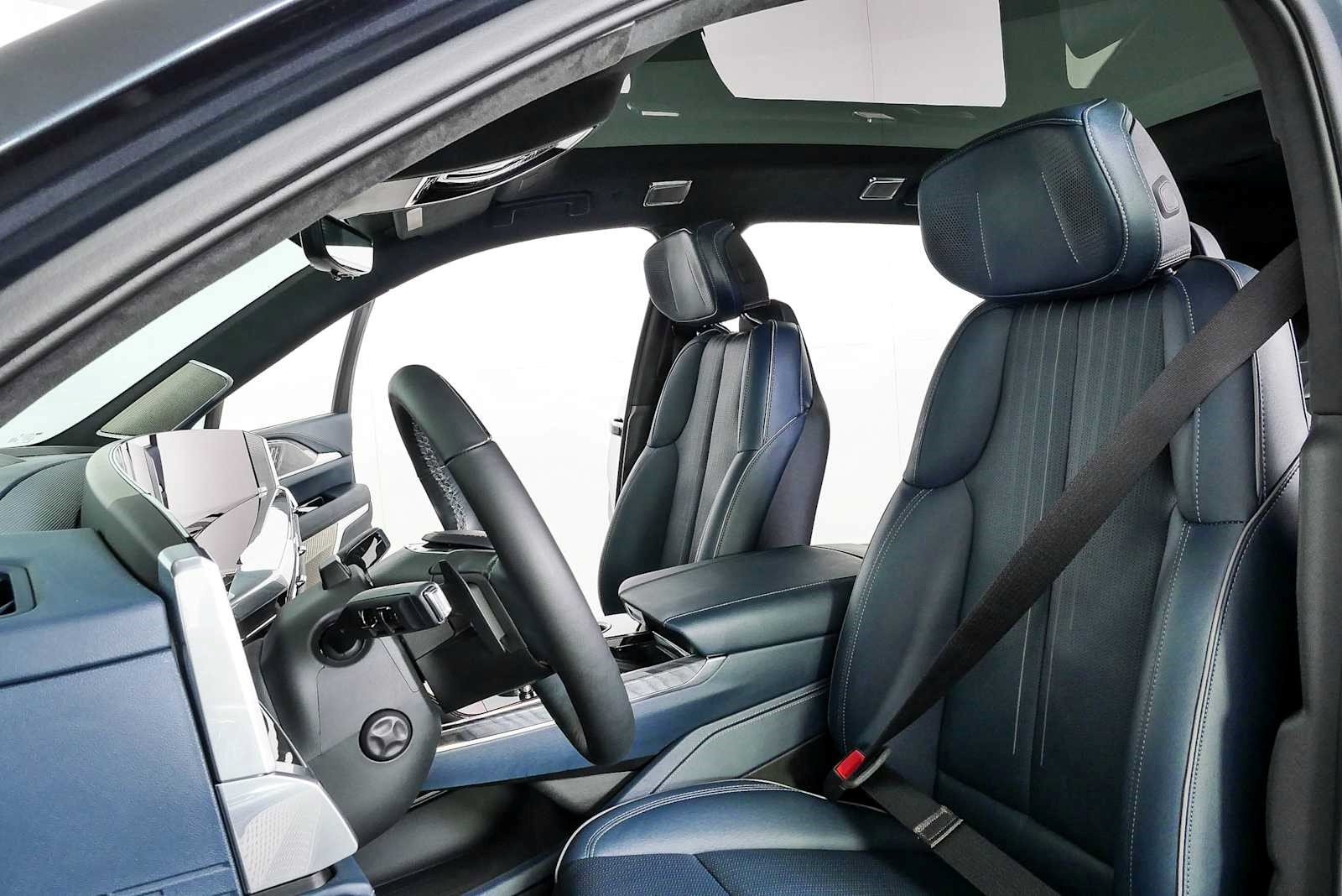 Certified 2025 Cadillac Escalade IQ Luxury 2 w/ LPO, Premium Carpet Package AWD/4WD image 8