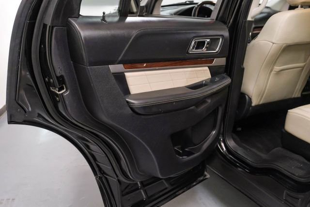 Used 2018 Ford Explorer Platinum image 43