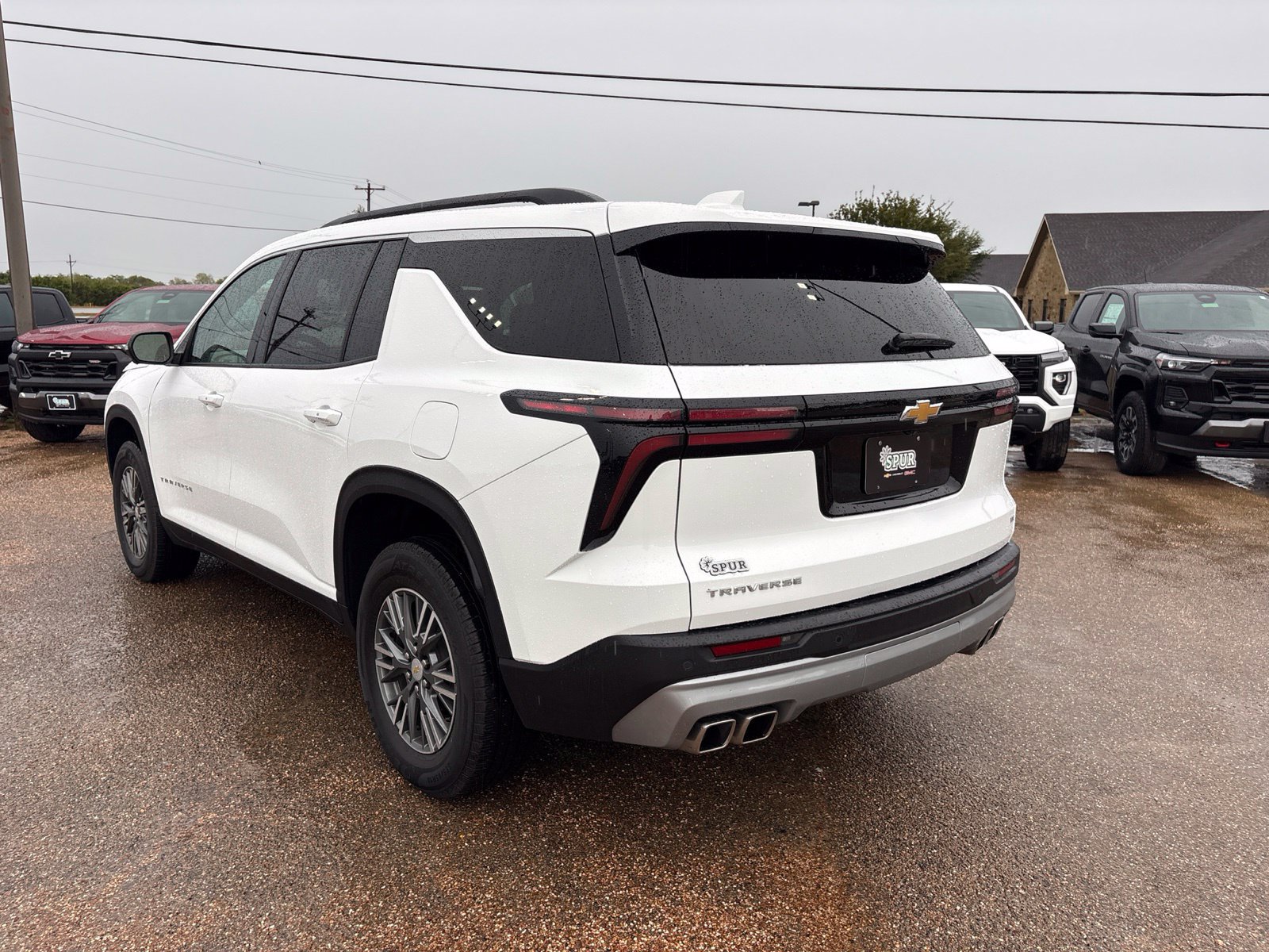 Used 2024 Chevrolet Traverse LT FWD image 4