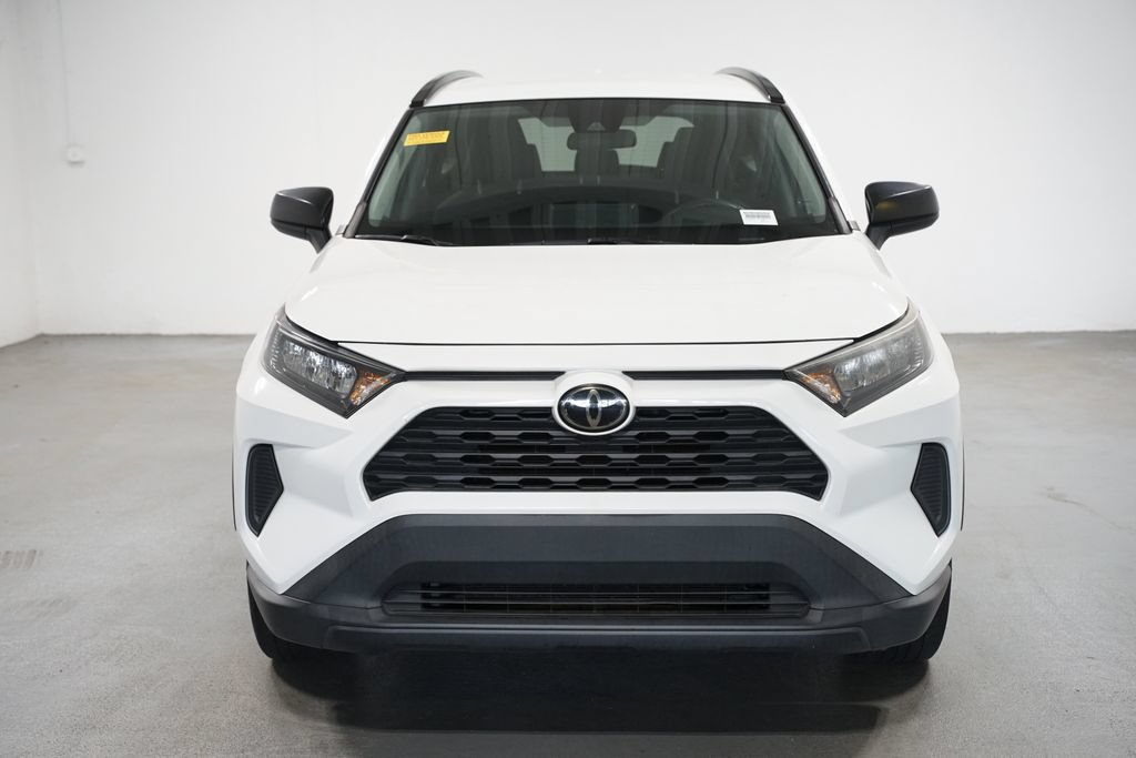 Used 2021 Toyota RAV4 LE FWD image 2