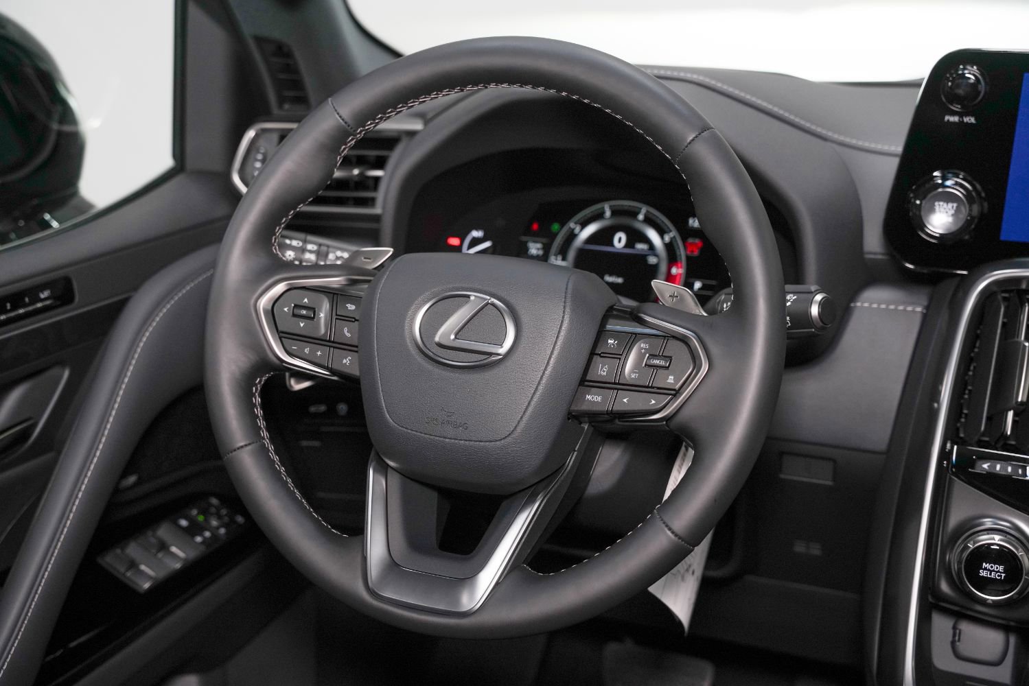 Used 2024 Lexus LX 600 4WD w/ Premium Package image 39