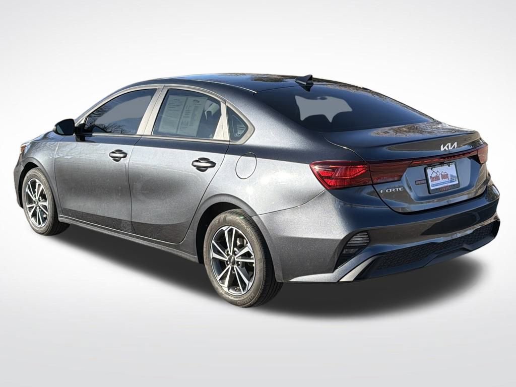 Used 2023 Kia Forte LXS image 3