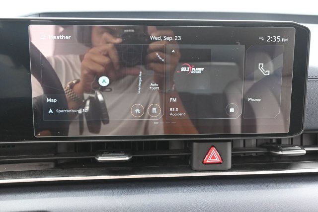 Used 2025 Kia Carnival EX FWD image 21