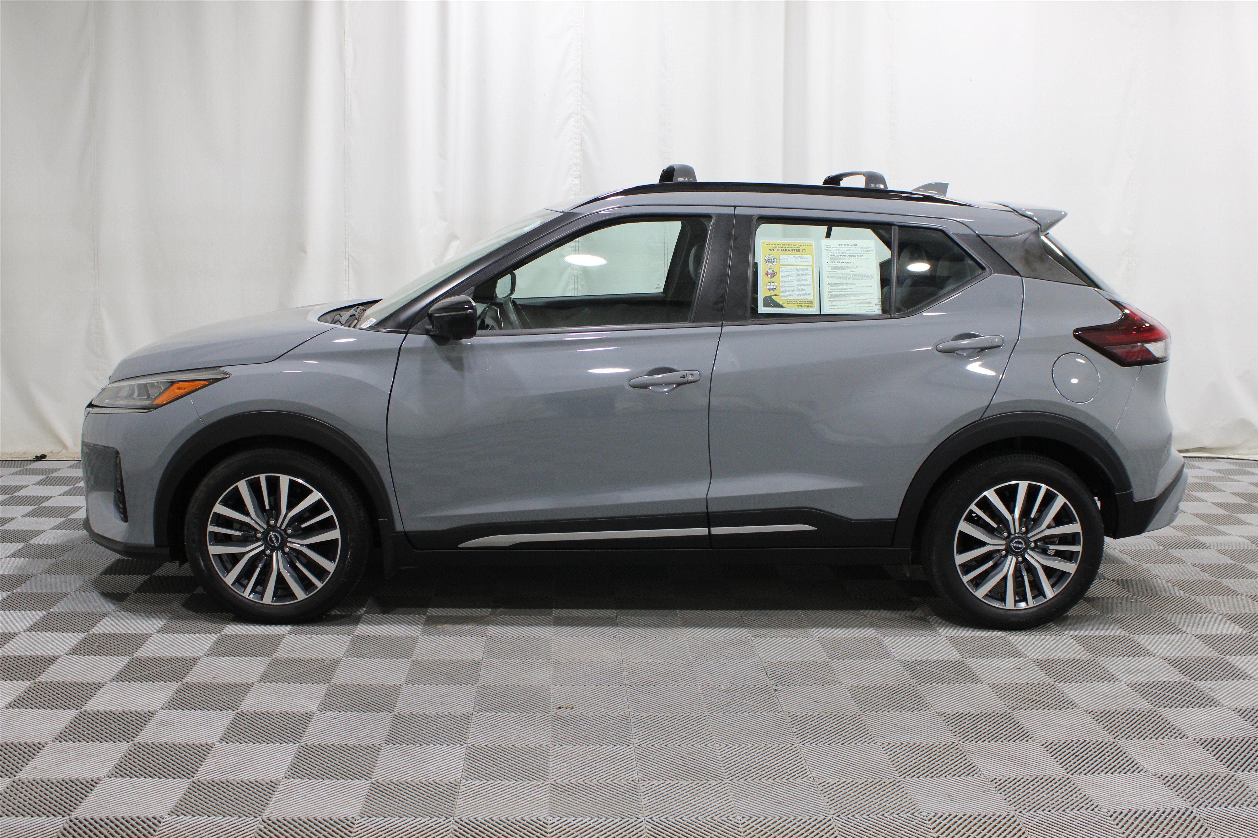 Used 2023 Nissan Kicks SR w/ SR Premium Package FWD image 33