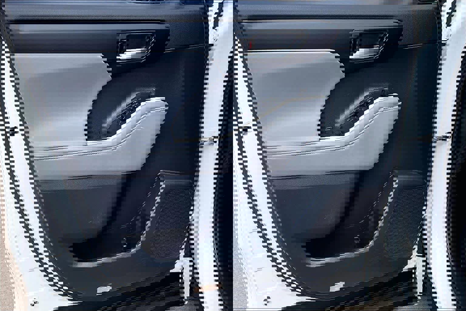 Used 2020 Toyota Highlander XLE AWD/4WD image 26