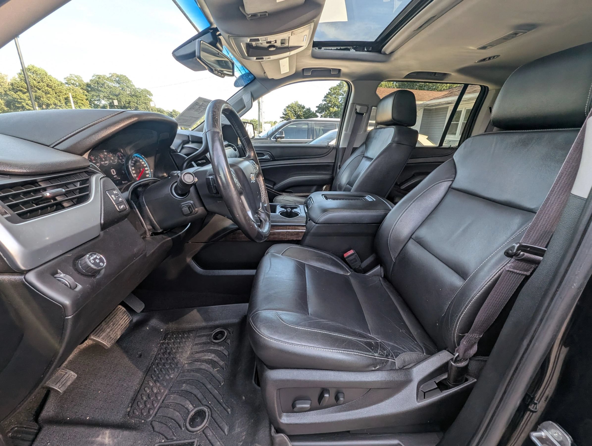 Used 2017 Chevrolet Suburban LT w/ Luxury Package RWD image 21