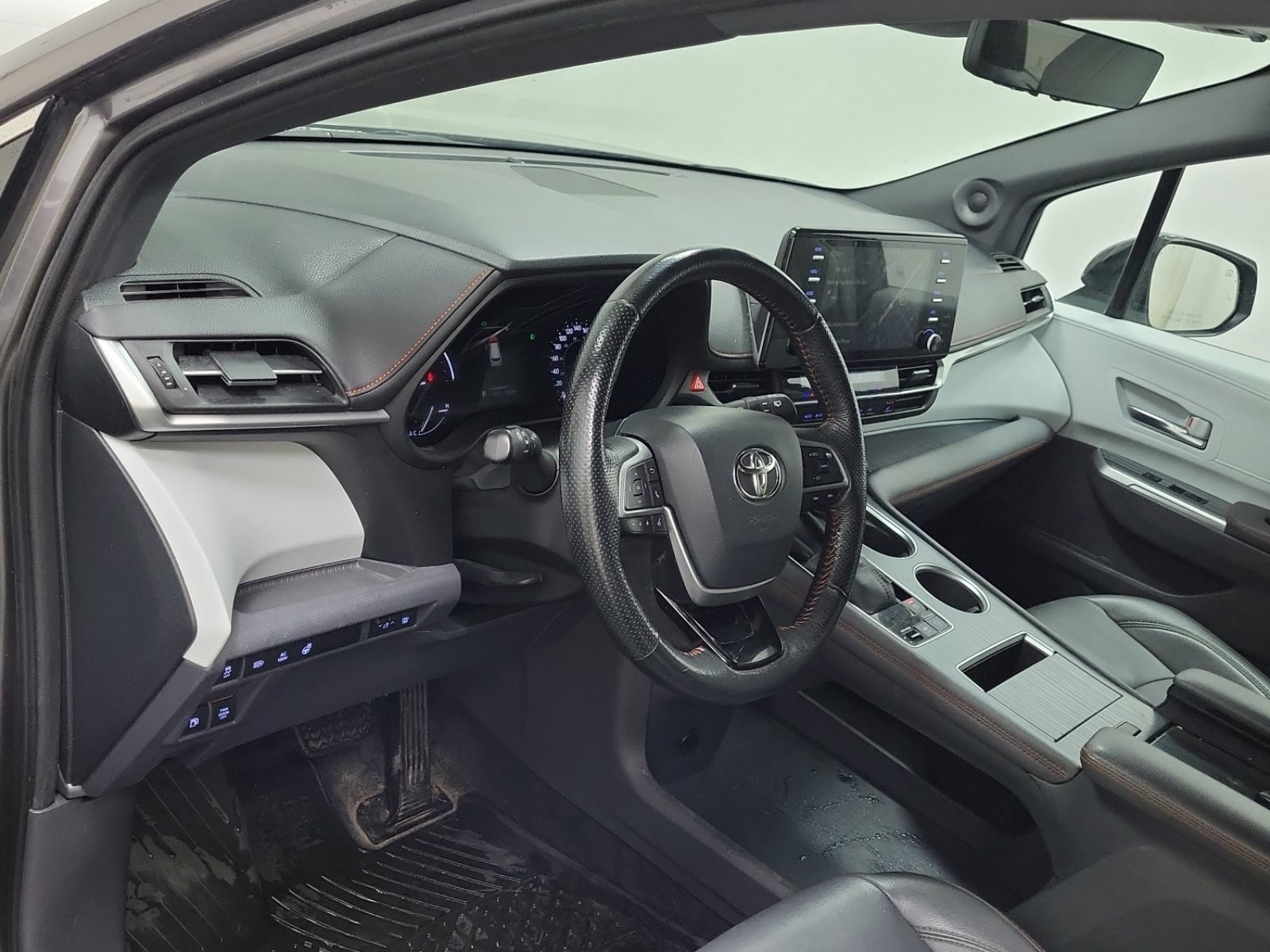 Used 2022 Toyota Sienna XSE AWD/4WD image 10
