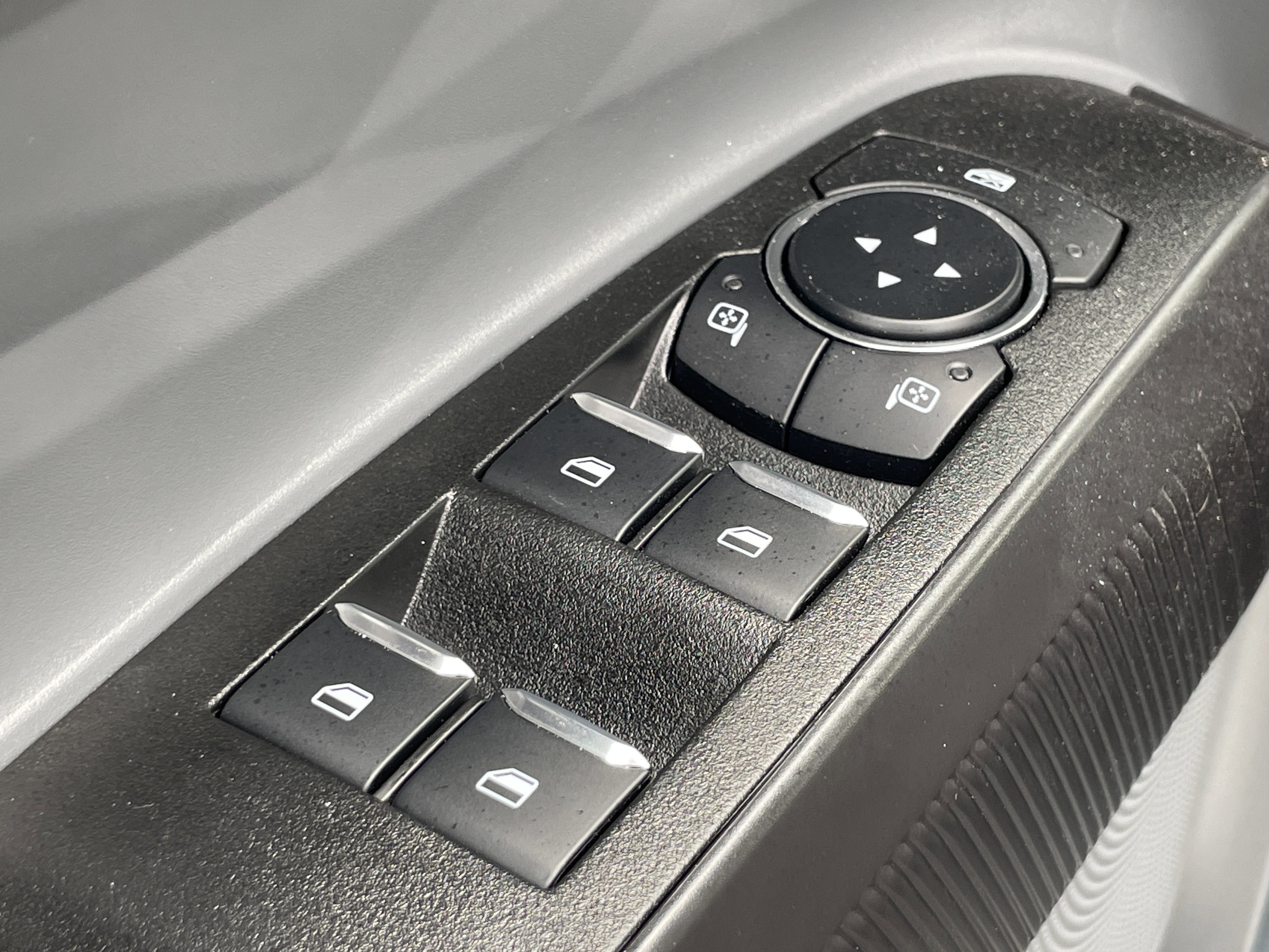 Certified 2025 Ford Maverick XLT w/ Black Appearance Package image 11