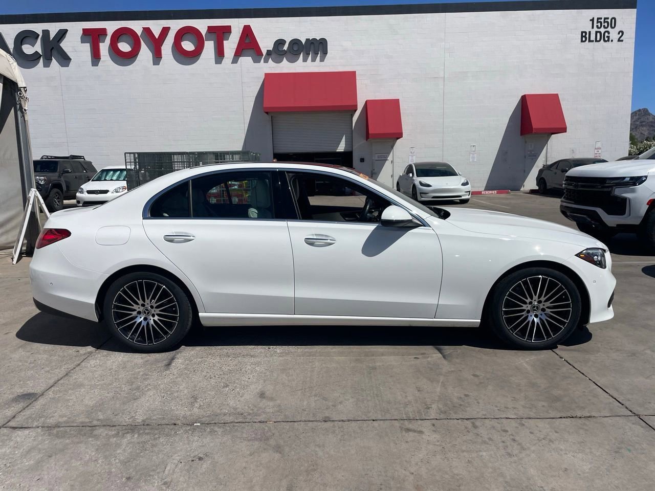 Used 2025 Mercedes-Benz C 300 4MATIC Sedan image 3