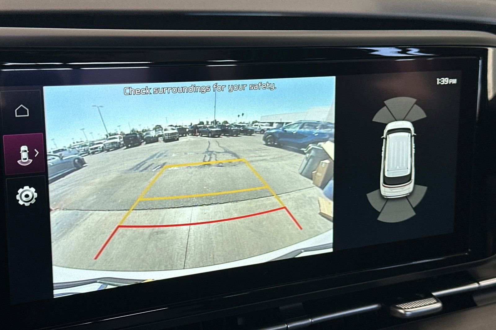 Used 2023 Kia Carnival EX image 23