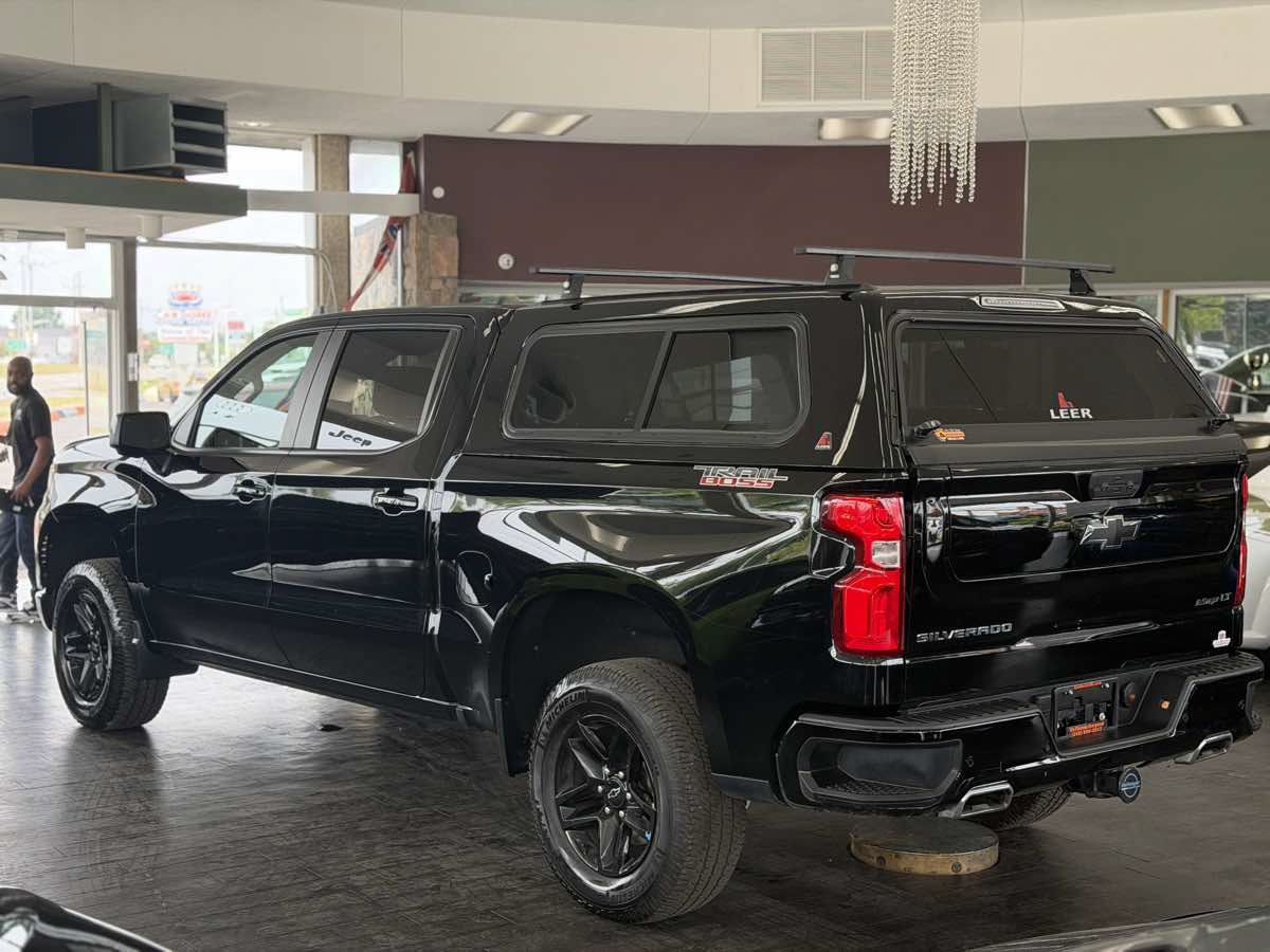 Used 2022 Chevrolet Silverado 1500 LT Trail Boss w/ LT Trail Boss Premium Package AWD/4WD image 8