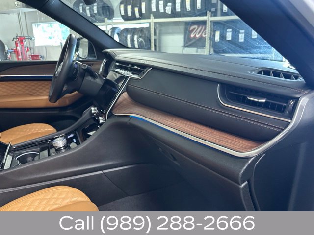Used 2021 Jeep Grand Cherokee L Summit w/ Luxury Tech Group V AWD/4WD image 19