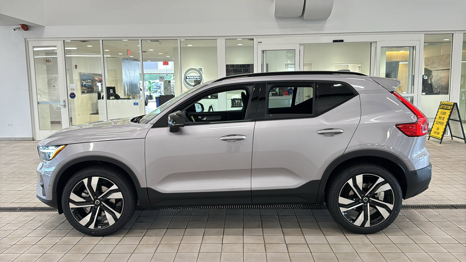 New 2026 Volvo XC40 B5 Plus w/ Climate Package AWD/4WD image 8