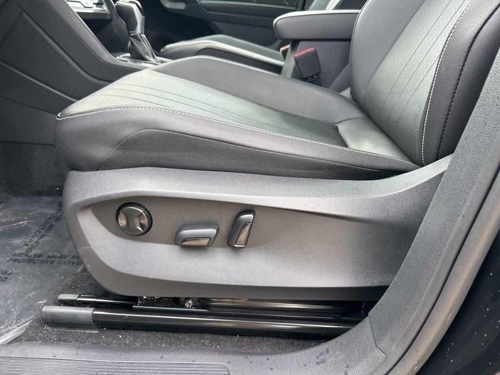 Used 2023 Volkswagen Tiguan SE image 16