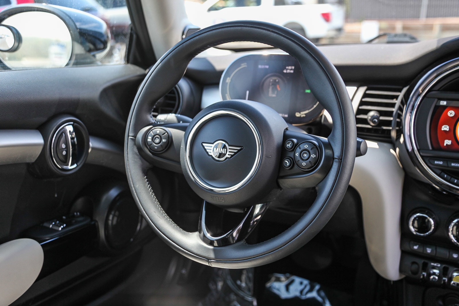 Used 2021 MINI Cooper SE w/ 6.5" Touchscreen Package image 14