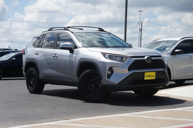 Used 2020 Toyota RAV4 XLE FWD image 2