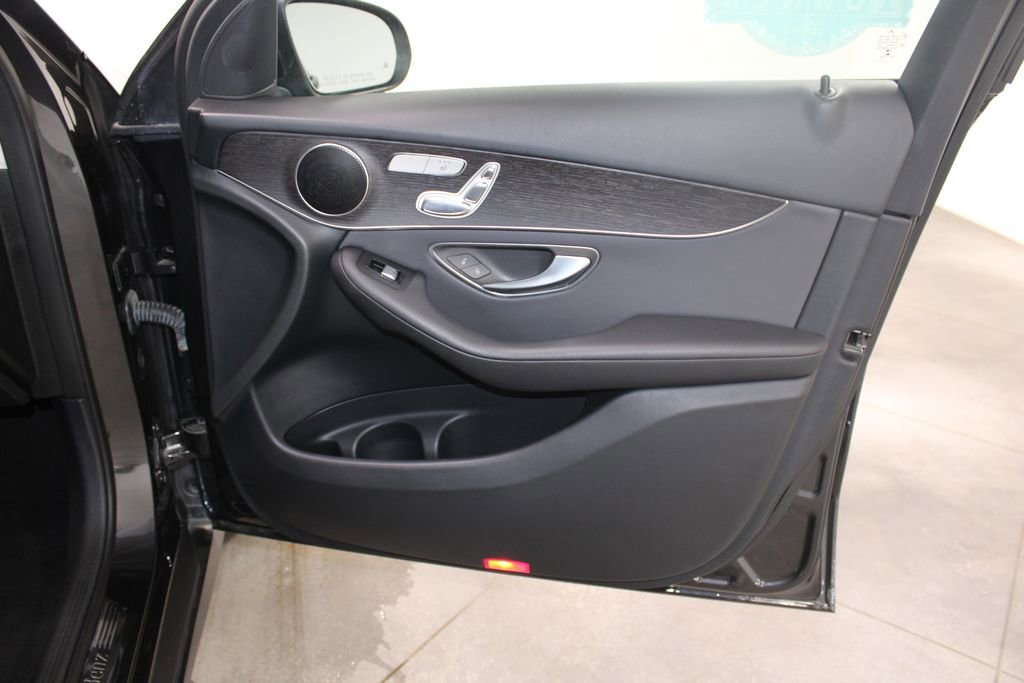 Used 2022 Mercedes-Benz GLC 300 image 29