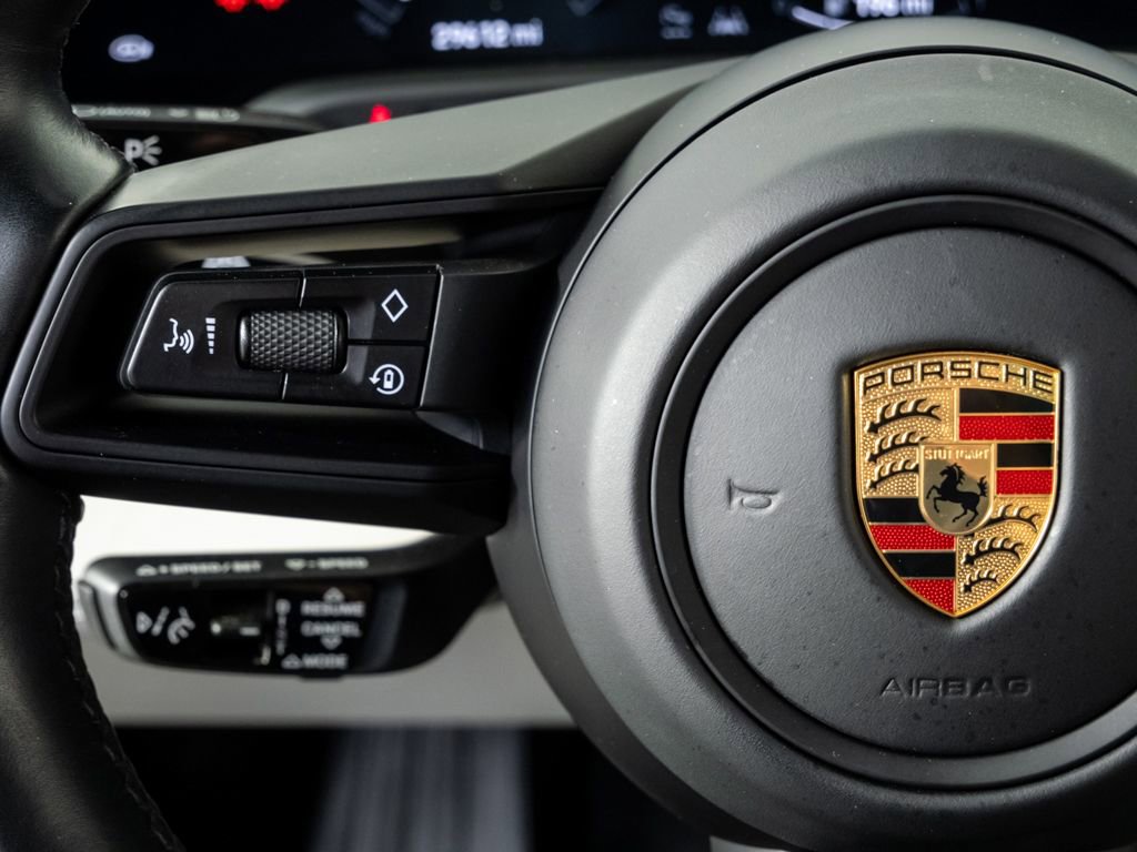 Used 2021 Porsche Taycan image 10