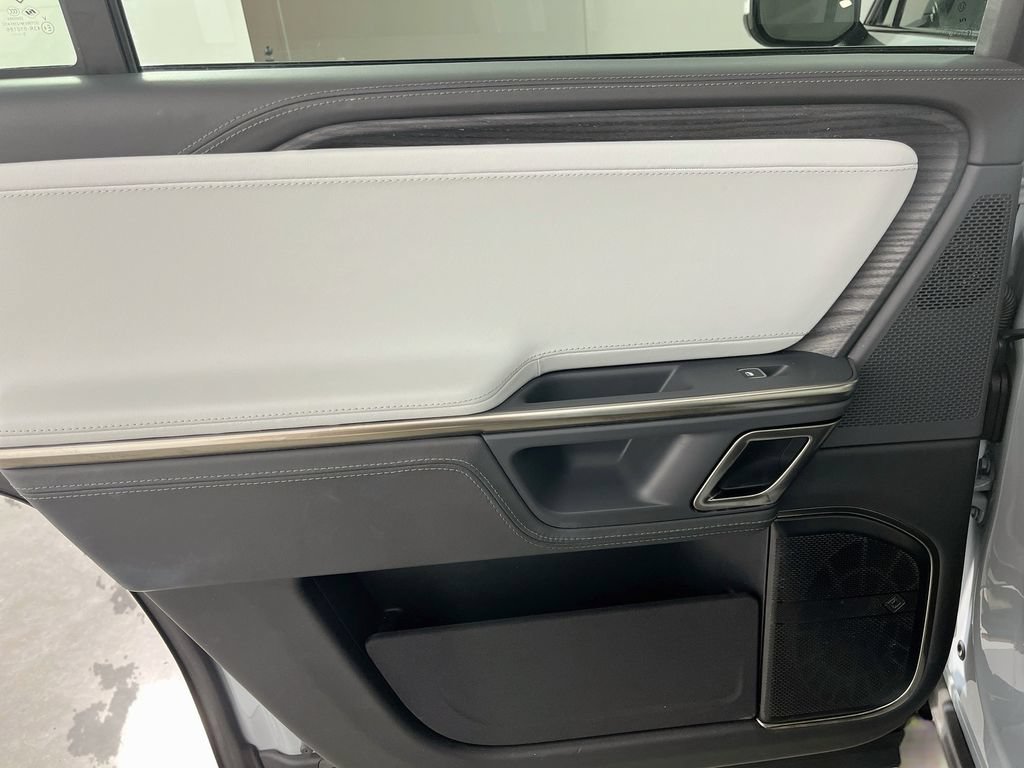 Used 2024 Rivian R1S Adventure AWD/4WD image 29