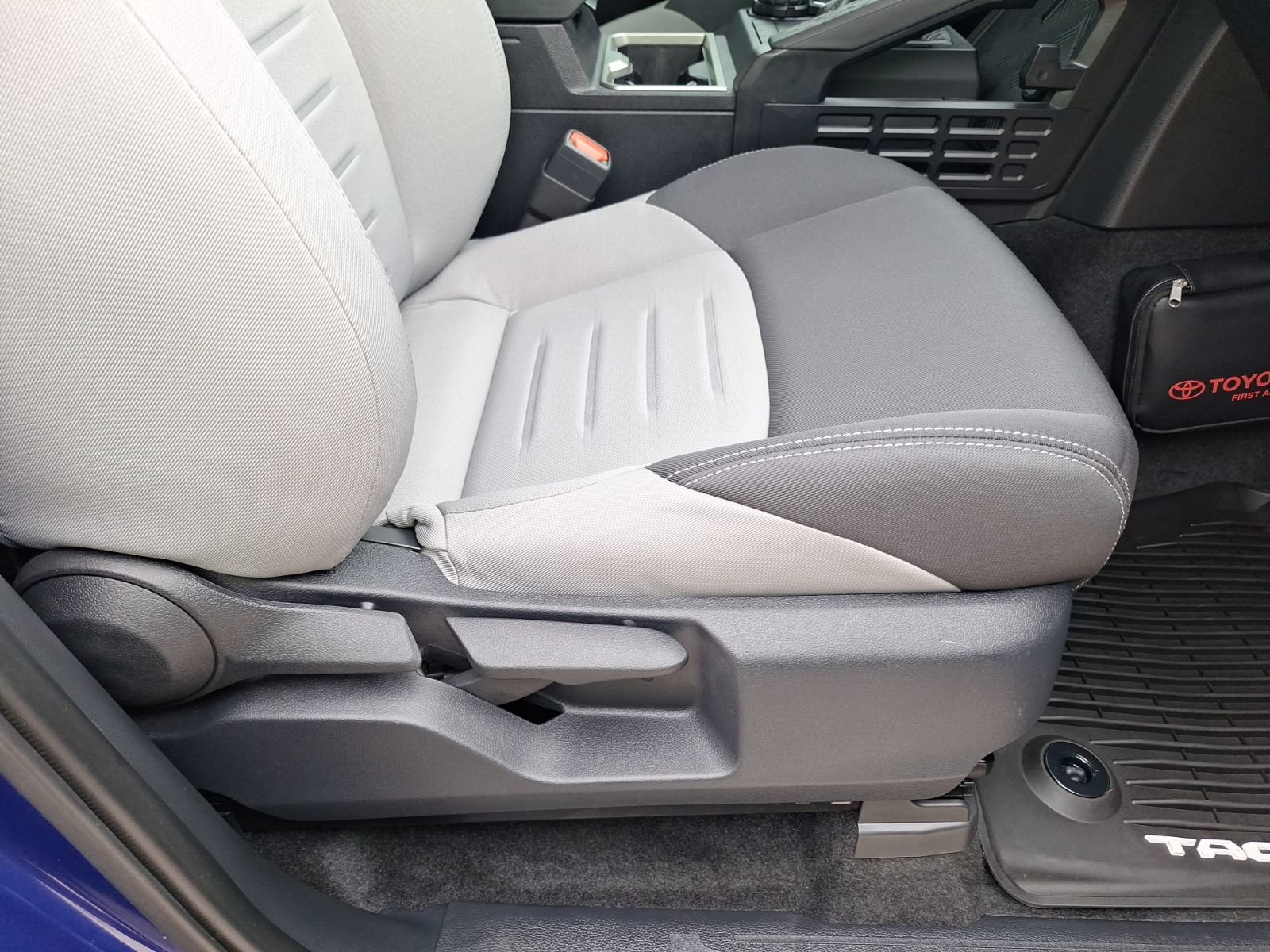 Used 2025 Toyota Tacoma TRD Sport AWD/4WD image 36
