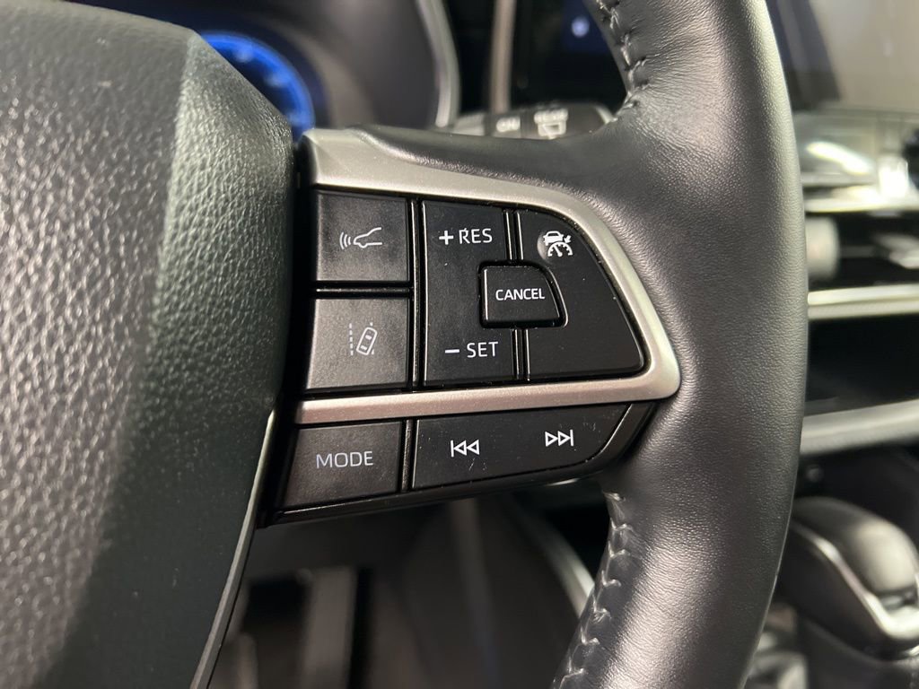 Used 2024 Toyota Highlander Platinum image 21