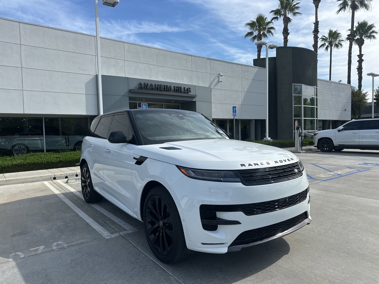 Certified 2025 Land Rover Range Rover Sport Dynamic SE AWD/4WD image 2