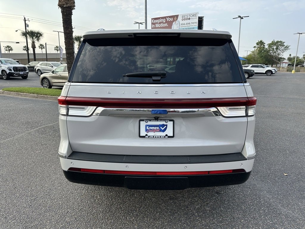 Used 2022 Lincoln Navigator Reserve image 5