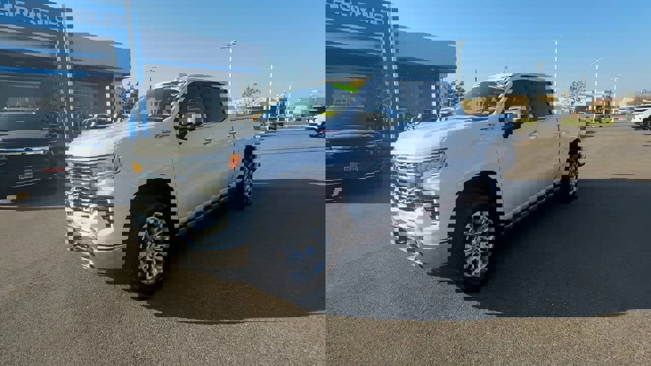 Used 2022 Chevrolet Silverado 1500 LTZ w/ LTZ Premium Package image 3