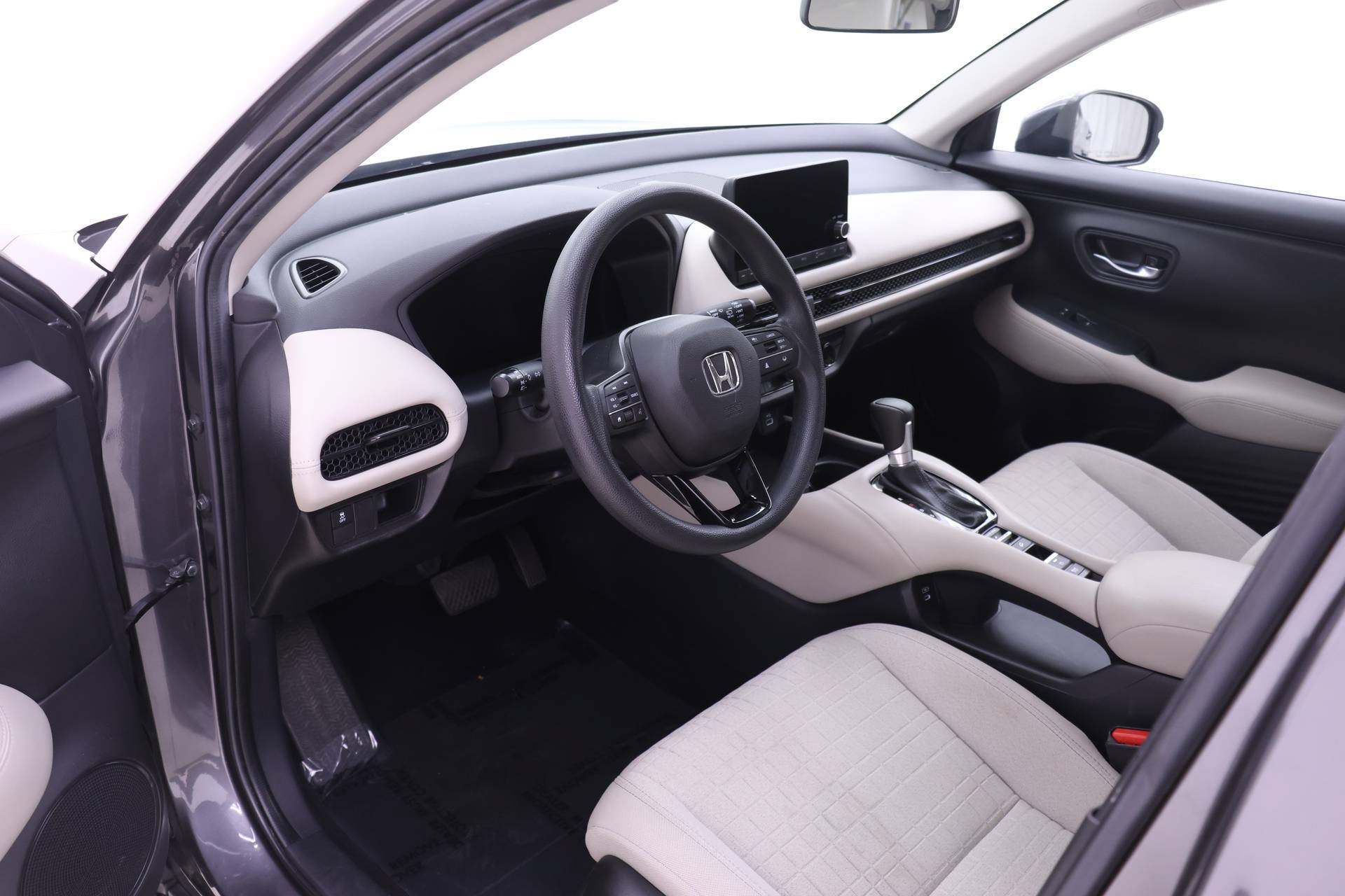 Used 2024 Honda HR-V LX image 3
