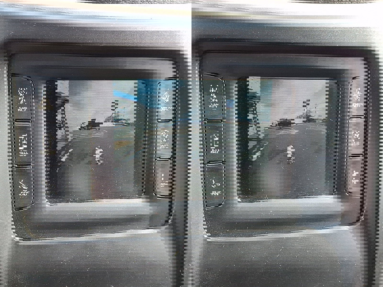 Used 2018 Jeep Cherokee Latitude w/ Cold Weather Group image 17