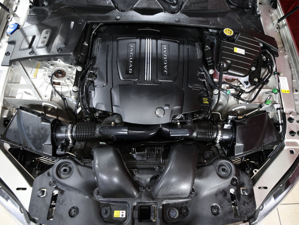 Used 2017 Jaguar XJ L Portfolio RWD image 28