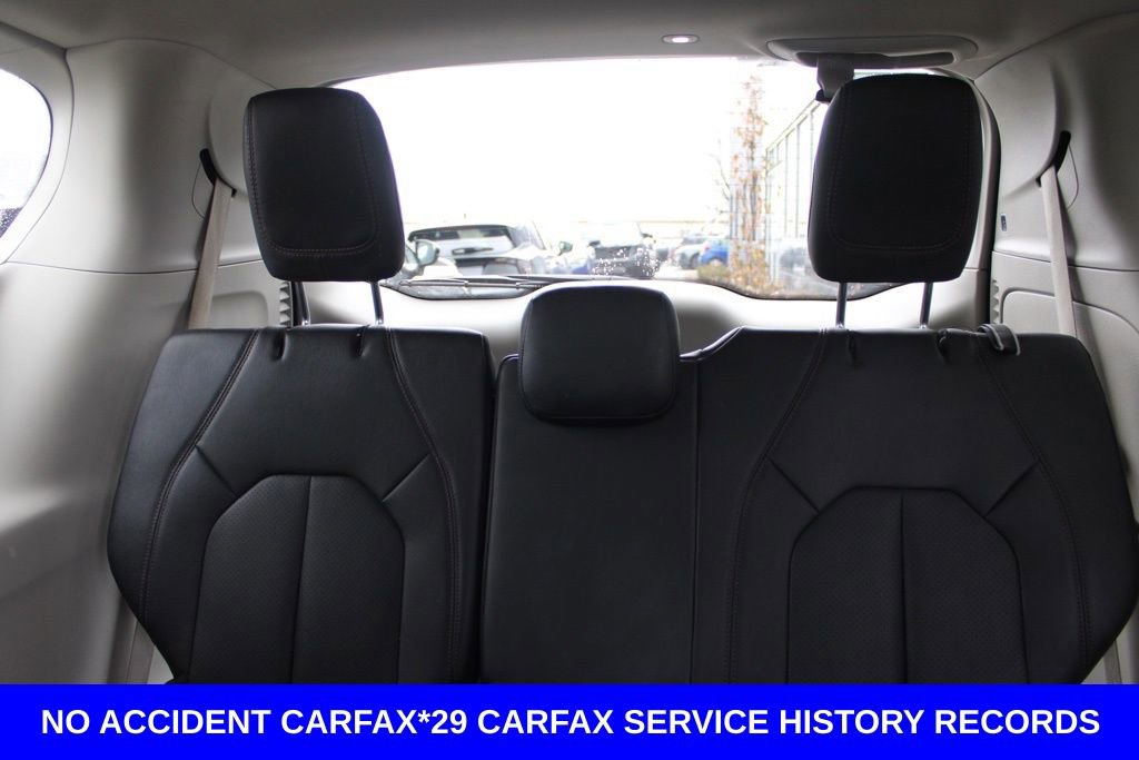 Used 2018 Chrysler Pacifica Touring-L Plus image 27