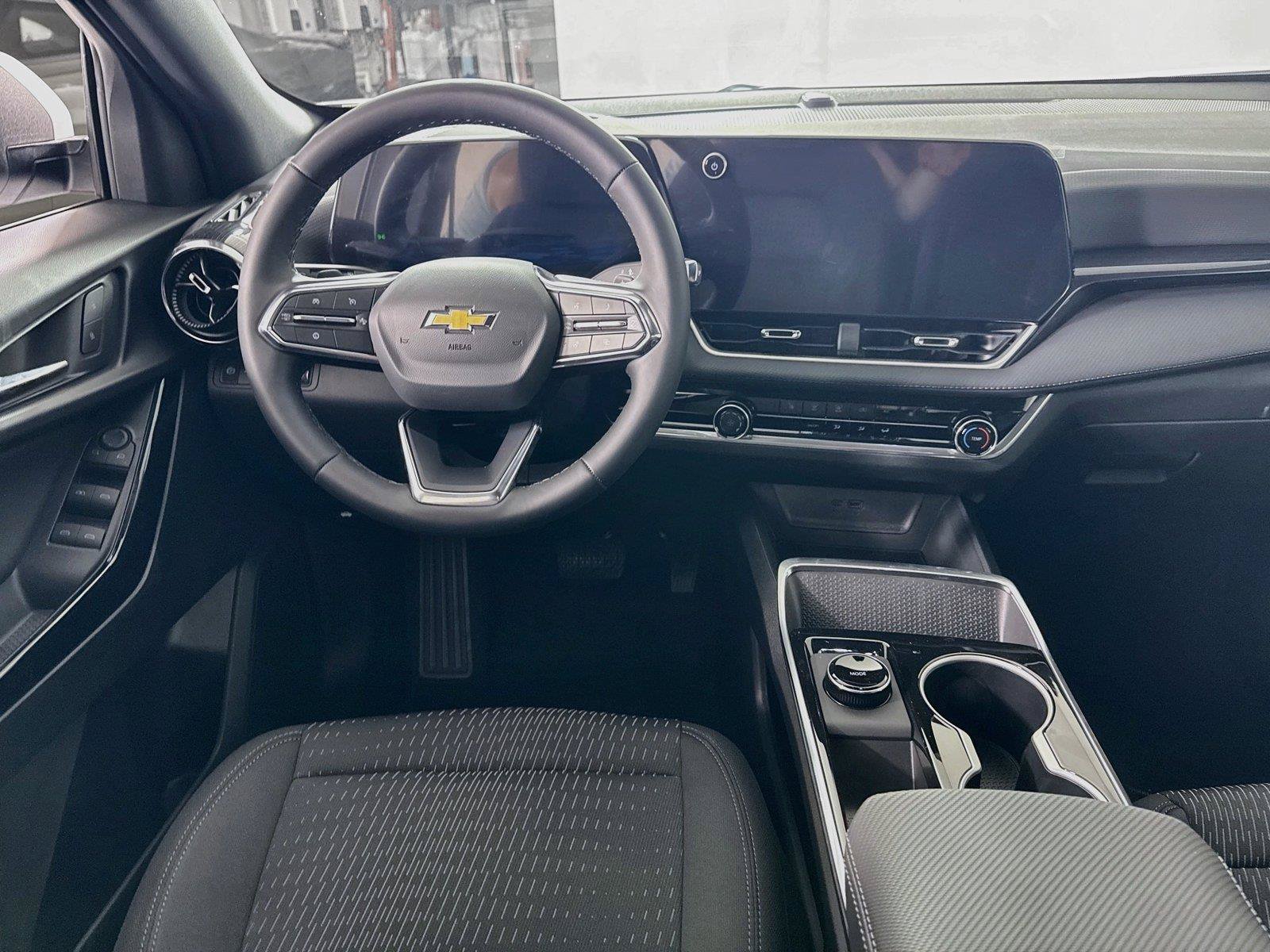 New 2027 Chevrolet Equinox LT AWD/4WD image 2