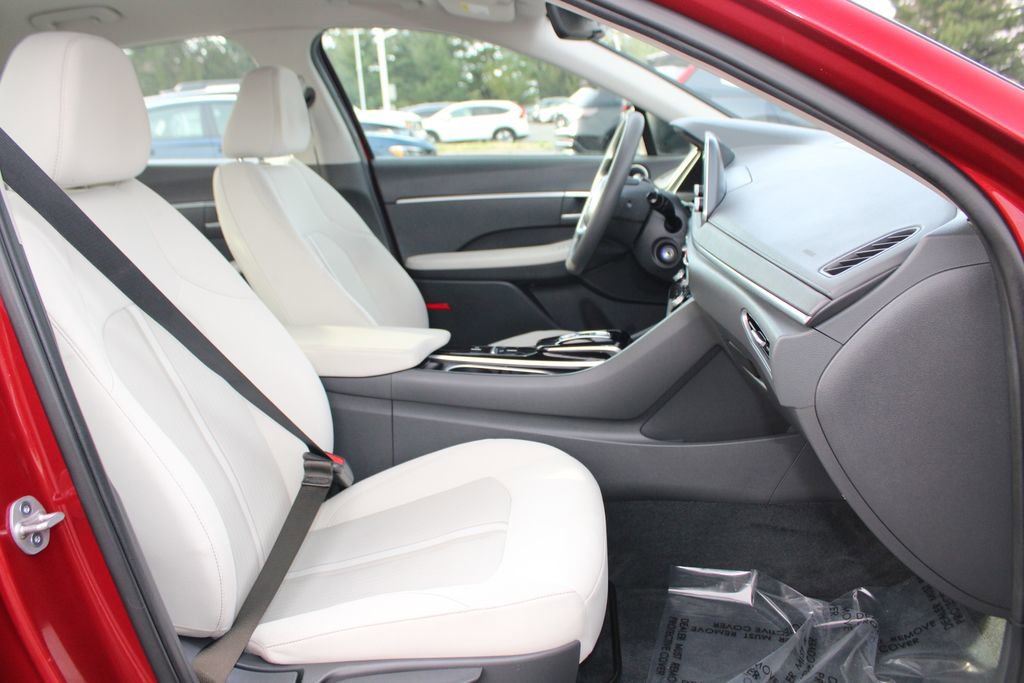 Used 2023 Hyundai Sonata SE w/ Cargo Package FWD image 11
