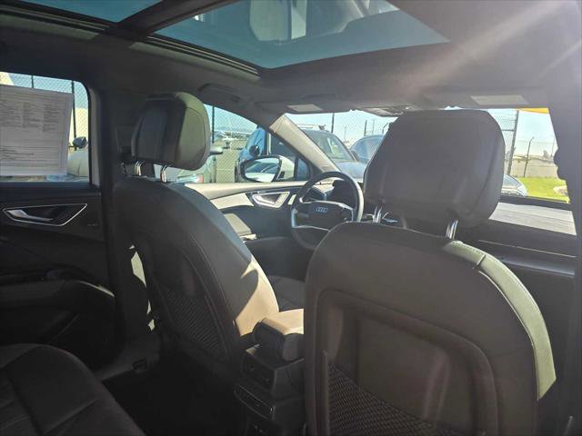 Used 2024 Audi Q4 e-tron Prestige image 16