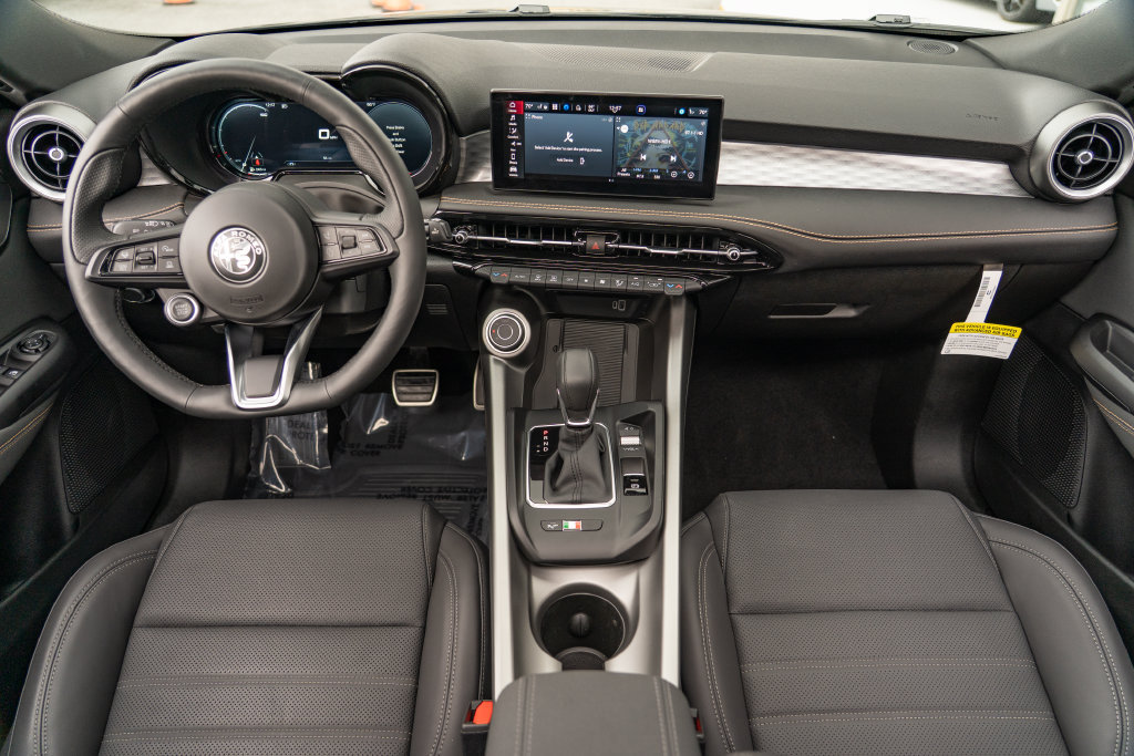 New 2025 Alfa Romeo Tonale w/ Premium Package AWD/4WD image 21