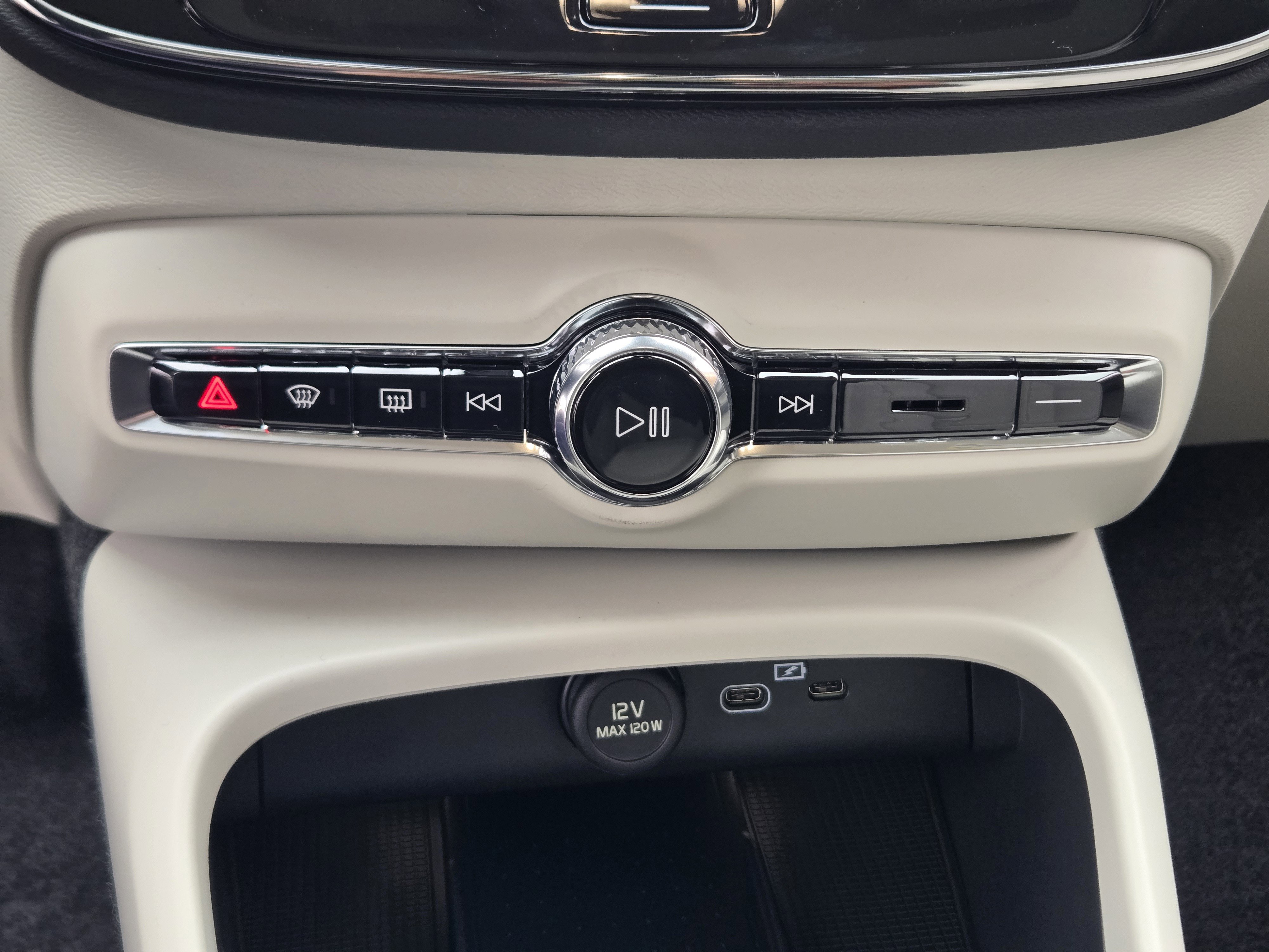 New 2026 Volvo XC40 B5 Plus w/ Protection Package Premier image 21