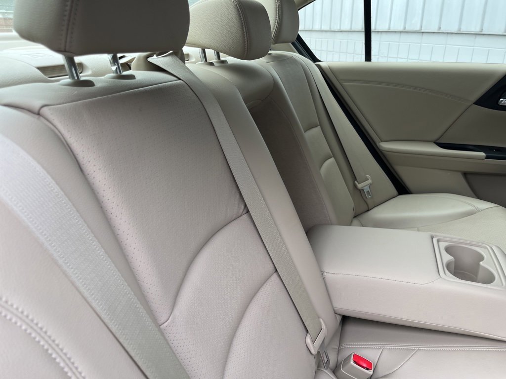 Used 2017 Honda Accord Touring image 41
