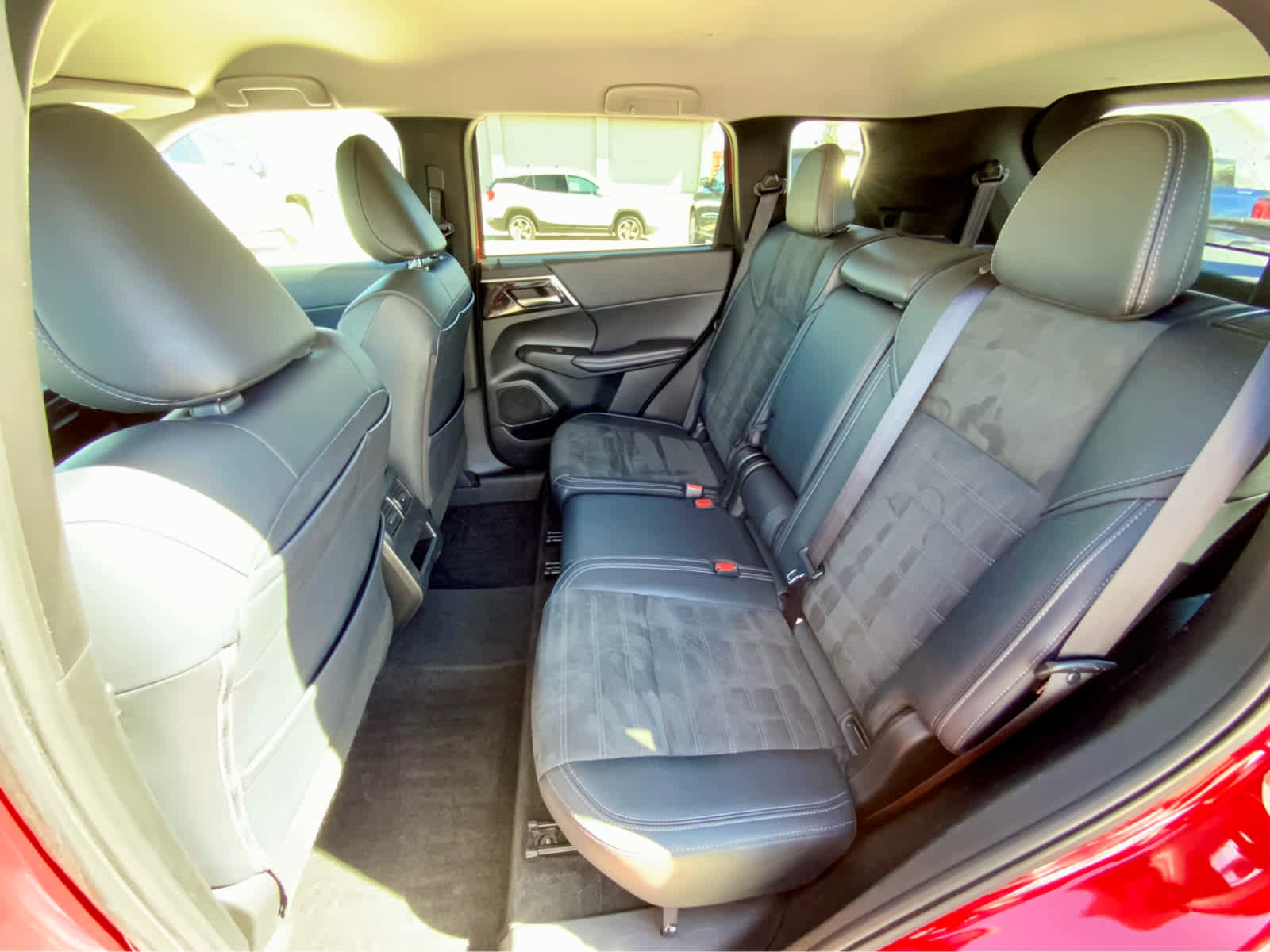 Used 2024 Mitsubishi Outlander SE image 19