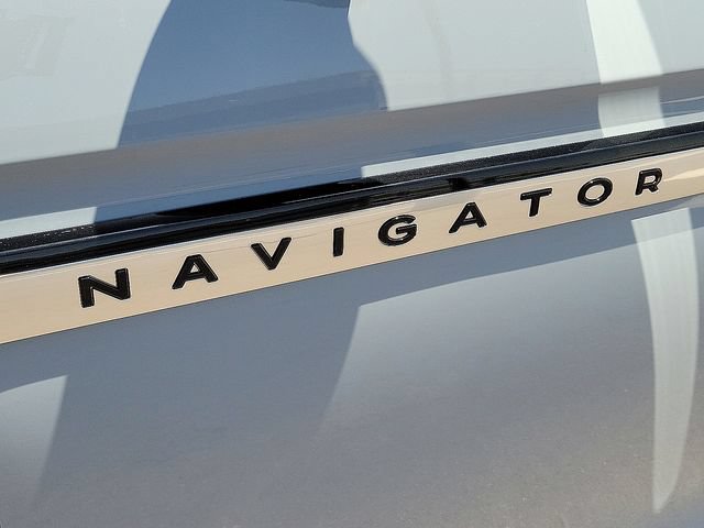Used 2026 Lincoln Navigator Reserve AWD/4WD image 9
