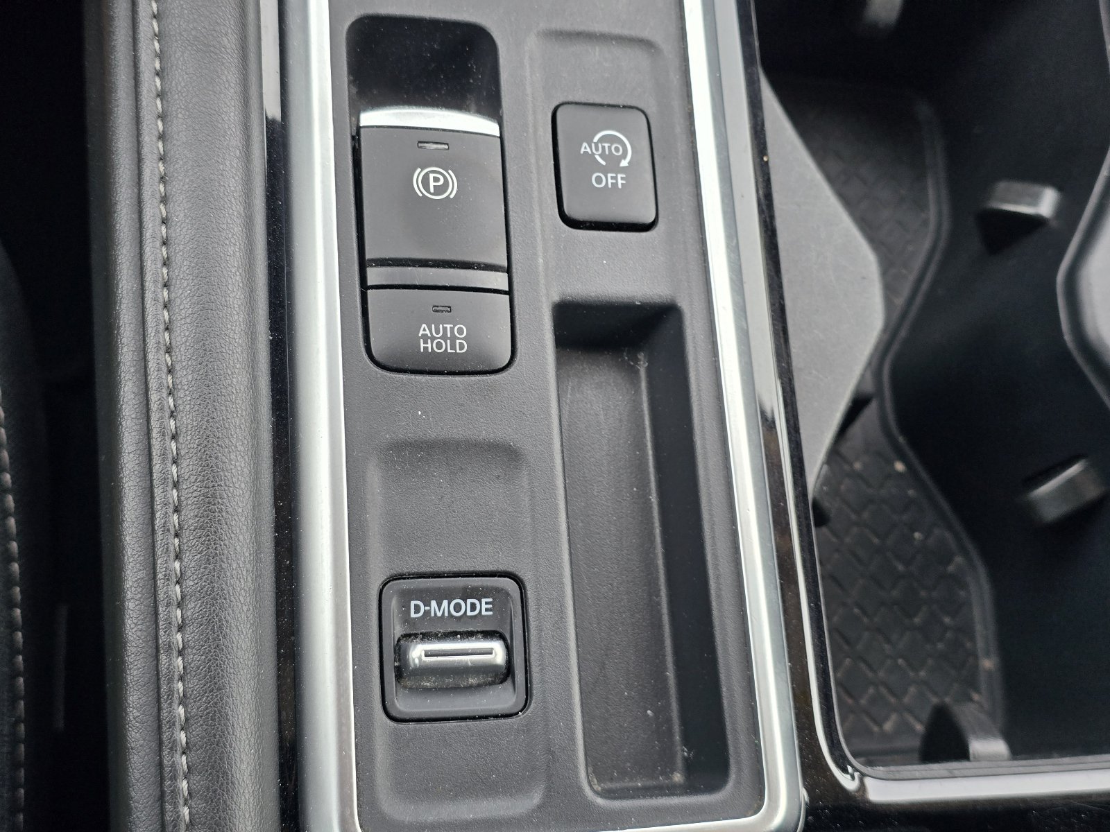 Certified 2025 Nissan Pathfinder SV FWD image 21