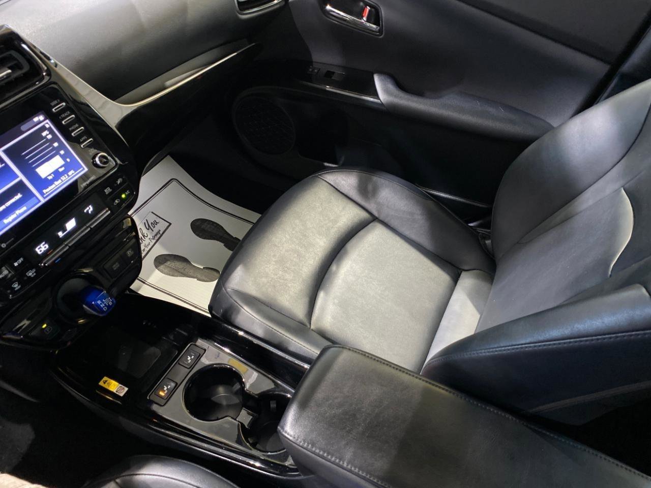 Used 2022 Toyota Prius XLE FWD image 16