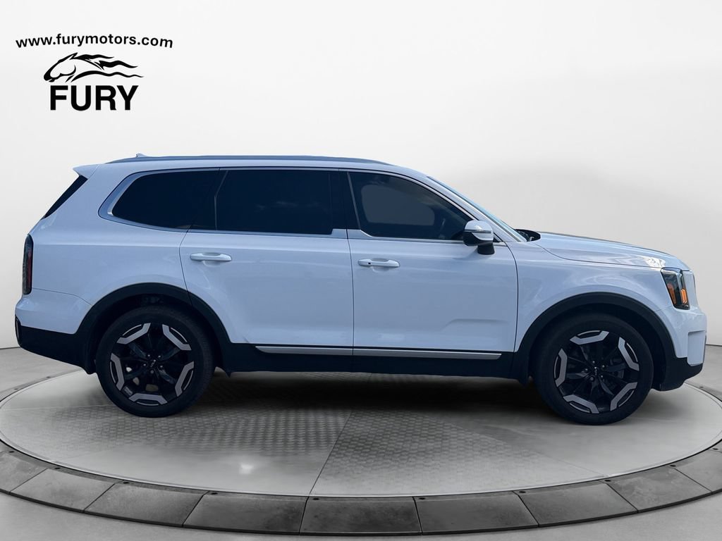 Used 2024 Kia Telluride EX AWD/4WD image 3