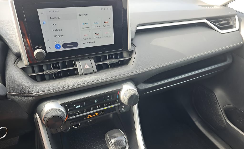 Used 2024 Toyota RAV4 LE AWD/4WD image 9