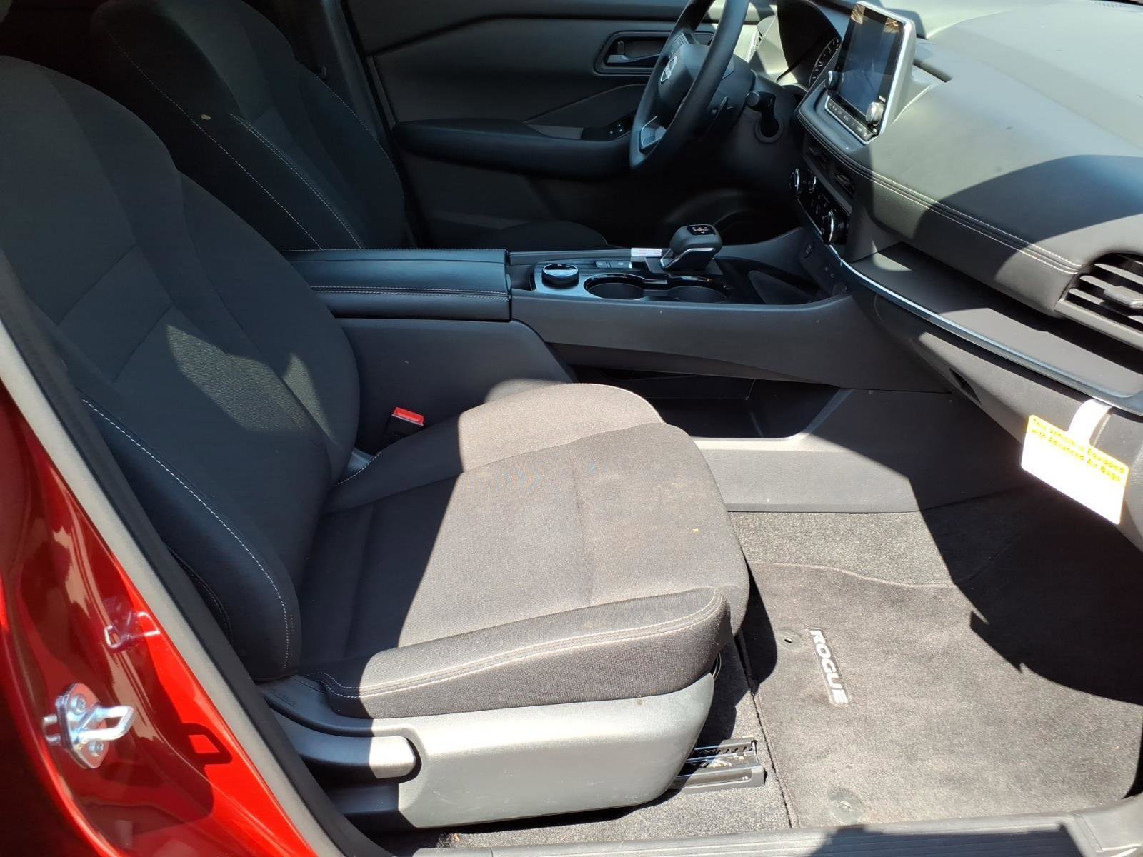 Used 2025 Nissan Rogue S image 6